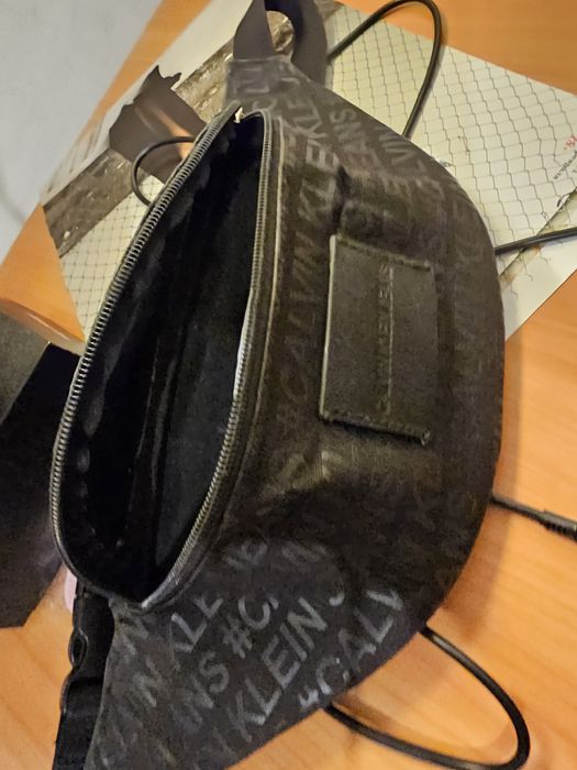 Бананка Calvin Klein