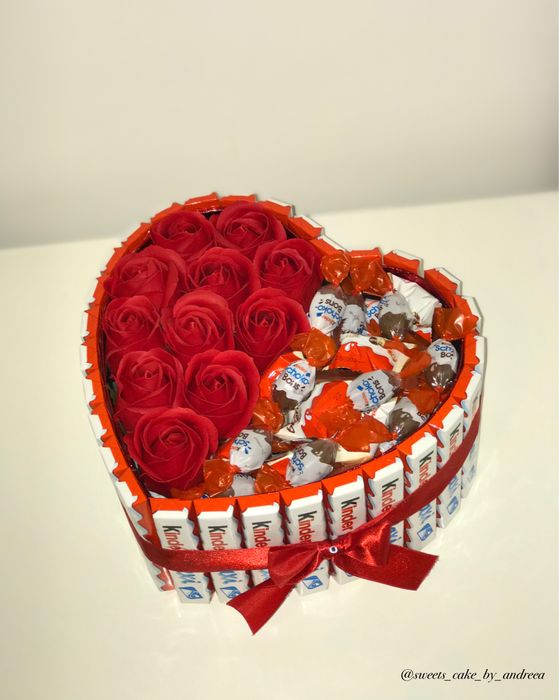 Aranjament dulciuri și trandafiri de săpun
