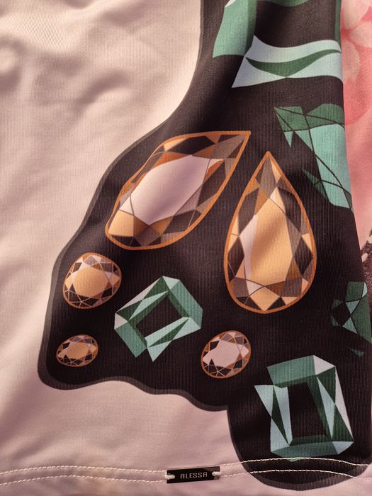 Продавам топ Алеса