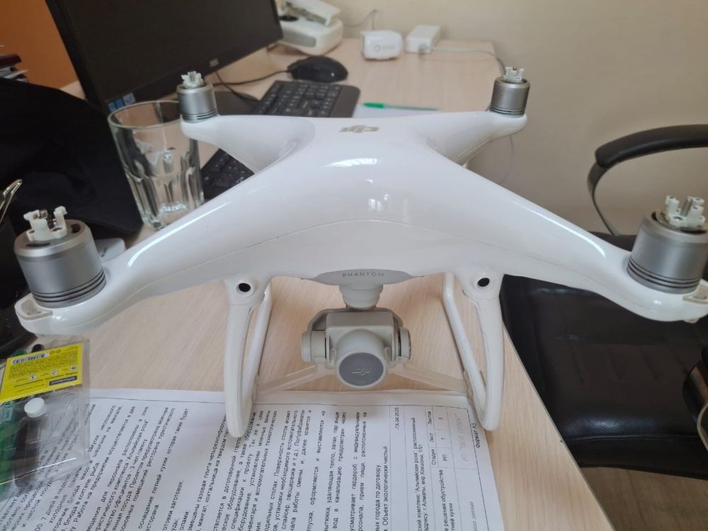 Квадрокоптер Dji Phantom 4 белый