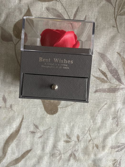 Подаръчна кутия с цвете и колие, дамски подарък за Свети Валентин