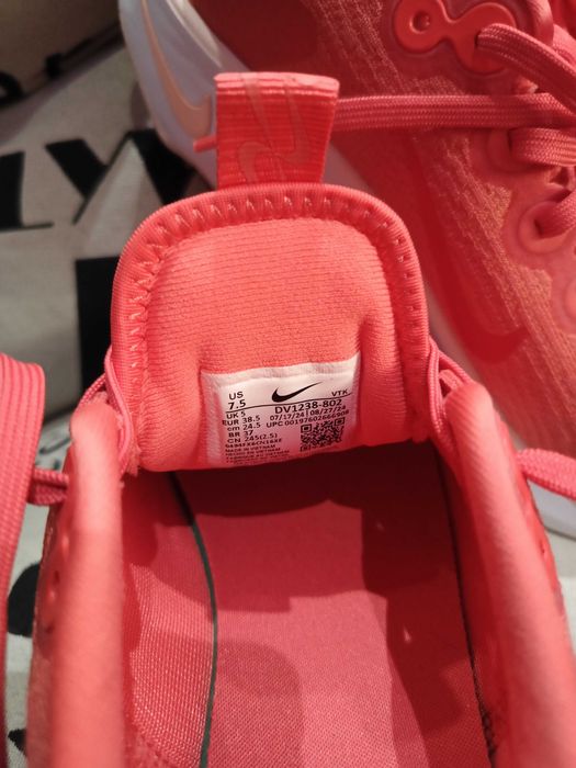 Найк оригинални маратонки от Холандия. Аутлет-Роермонд.