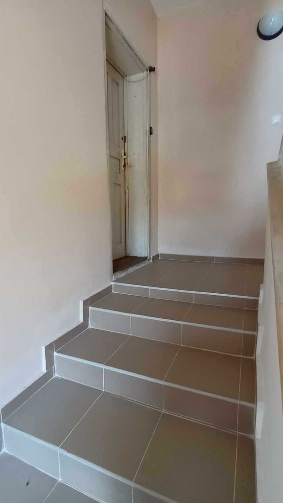 Продава се Тристаен апартамент в Хисаря - 110 кв.м за 537 €/кв.м - Снимка #2