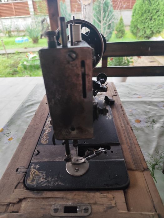 Шевна машина кохлер в работещо състояние здрав сандък с работещ ключ