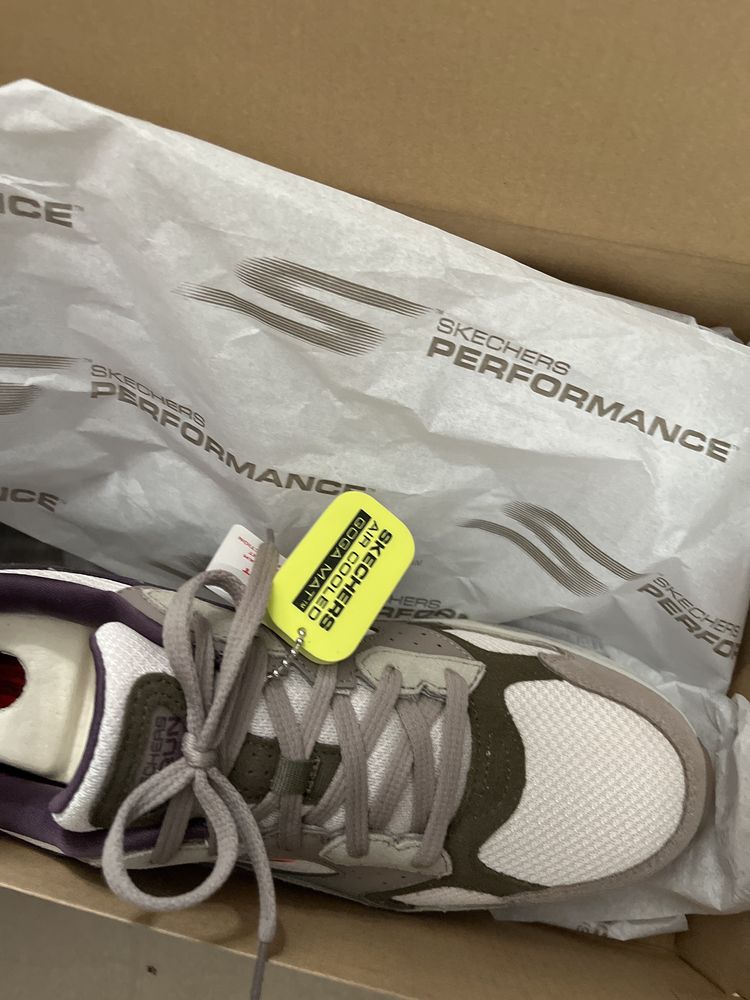 Adidasi skechers performance
