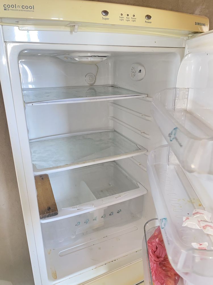 Продаю в хорощем состоянии холодильник samsung
