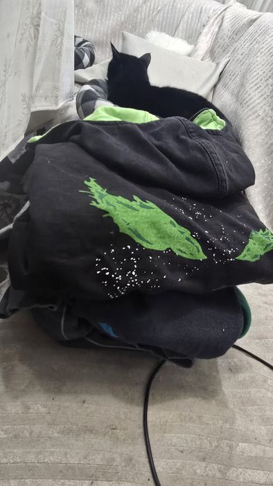 Подарявам топли дрешки за момче 8-9 г