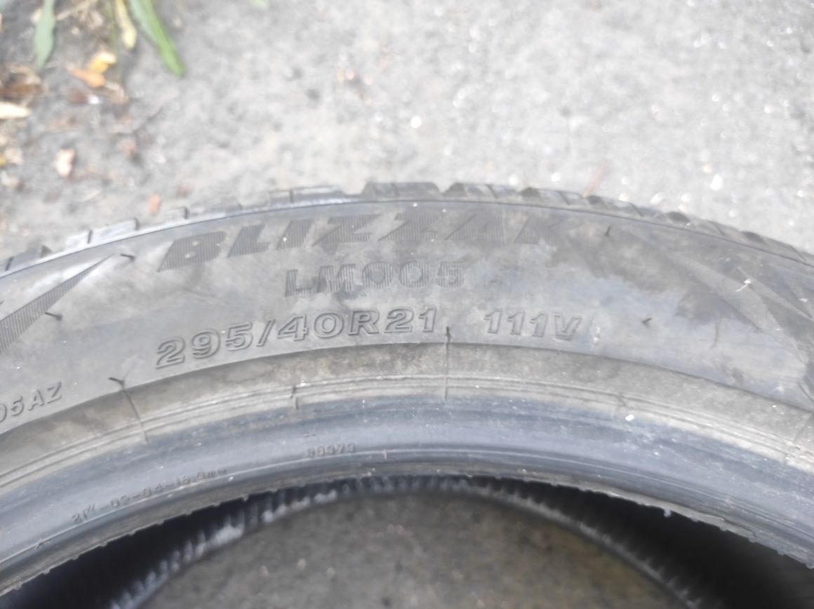 Продавам 1бр гума зимна BRIDGESTONE 295/40/R21 111V