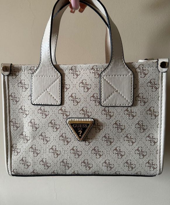 НОВА! Чанта Guess