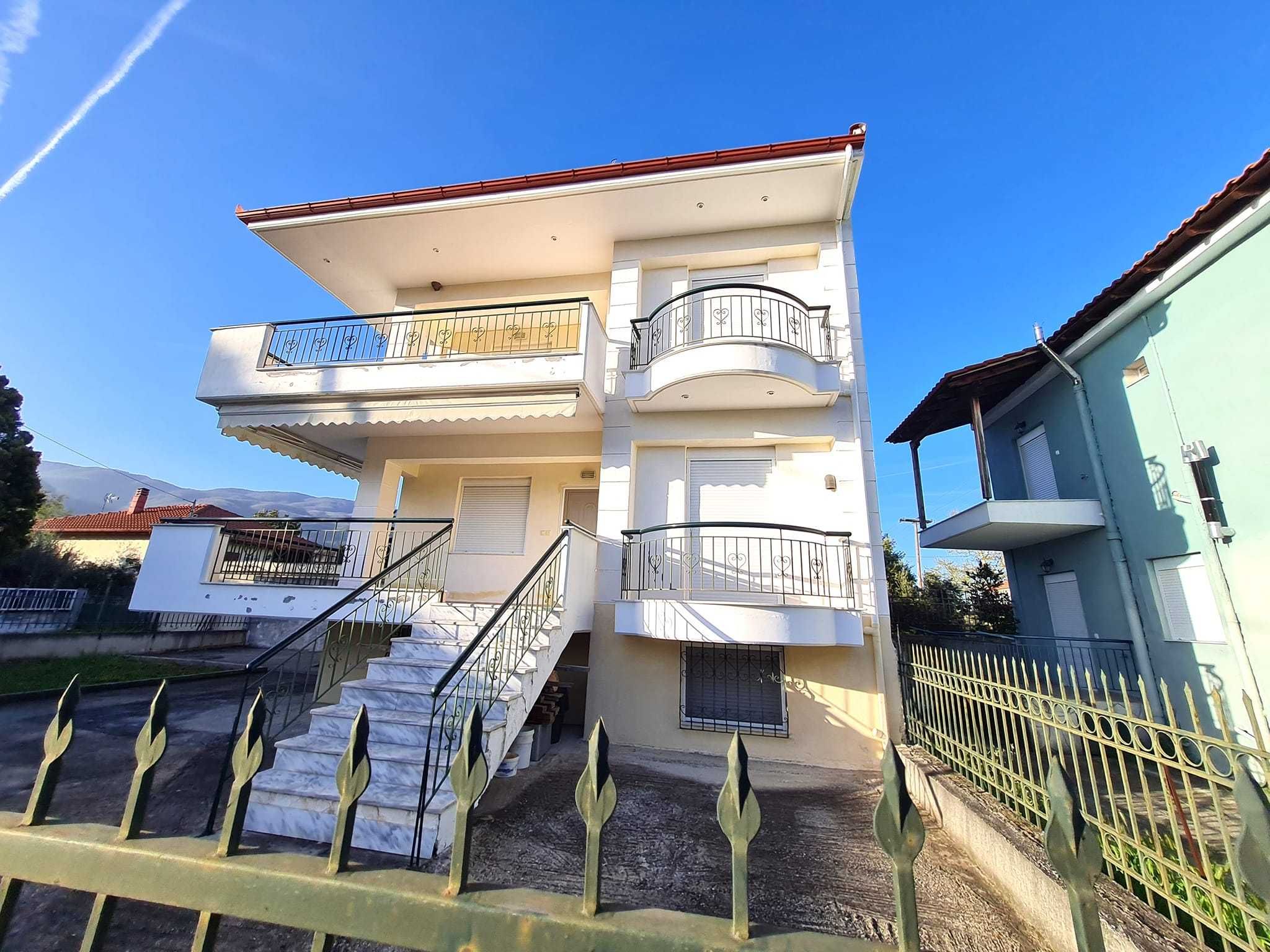 Продава 3 ет. къща с площ 165 м2 и двор 280 м2 в Аспровалта, Гърция
