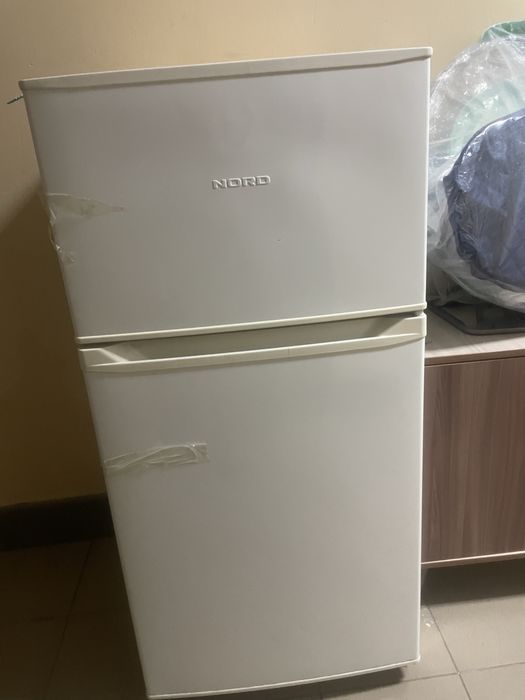 Срочно холодильник и шкафчик 10000тыс