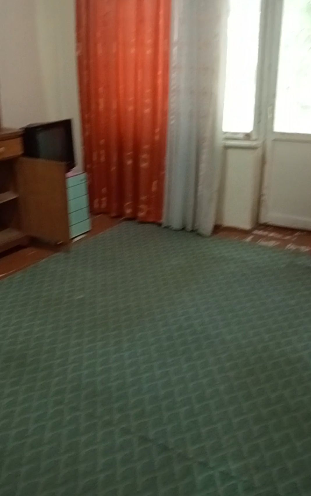Продается 2 х комнатная квартира Юнусабаде,бывшая Таштюрьма