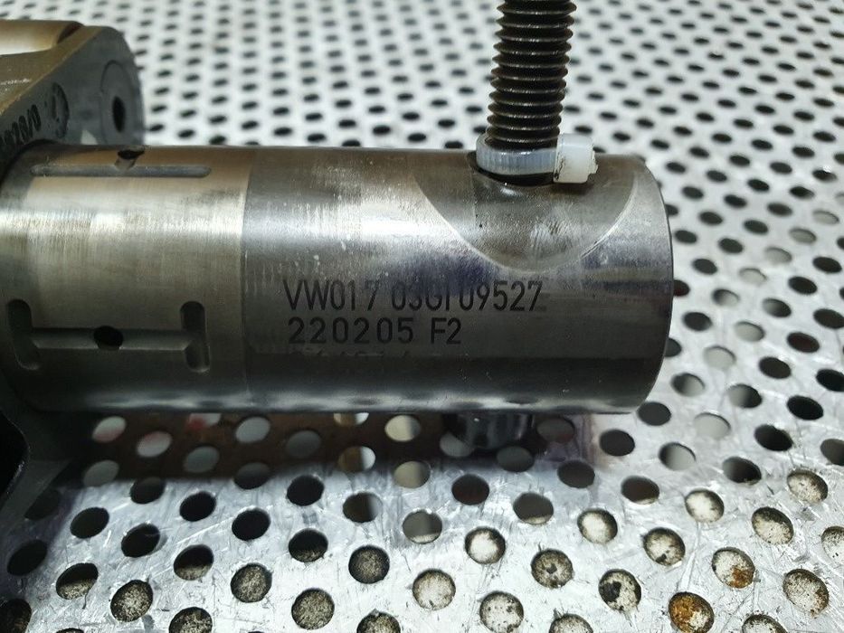 Rampa culbutori injectoare VOLKSWAGEN GOLF V 1K1 2003 - 2009 2.0 TDI 16V BKD 03G109527