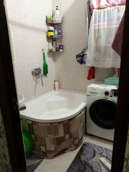 Продаю 1 ком квартира на 4 этаже 4 этажного дома. Авиосозлар 4.