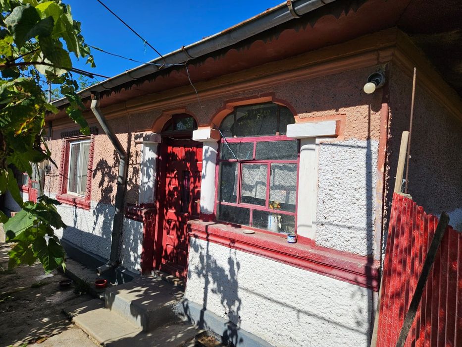 Casă de vânzare Titu(Salcuta) - 3 camere, teren 920 mp