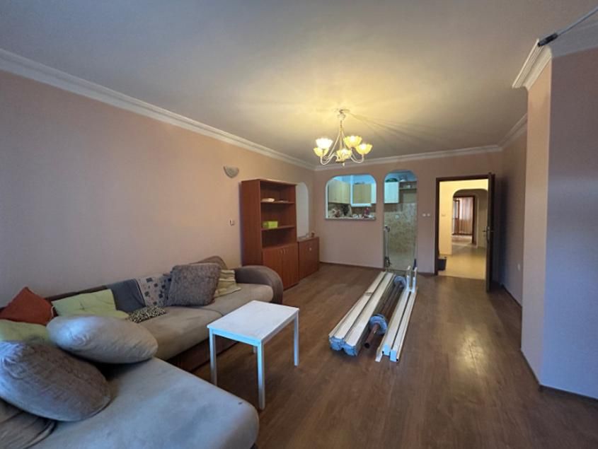 Дава се под наем Тристаен апартамент в София, Център - 110 кв.м за 500 € - Снимка #1