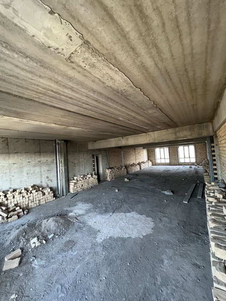 Kvartira SROCHNA sotiladi 131 m2