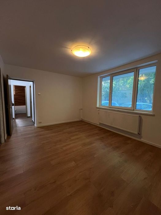 Apartament 3 camere semidecomandate în Rovine,  renovat total