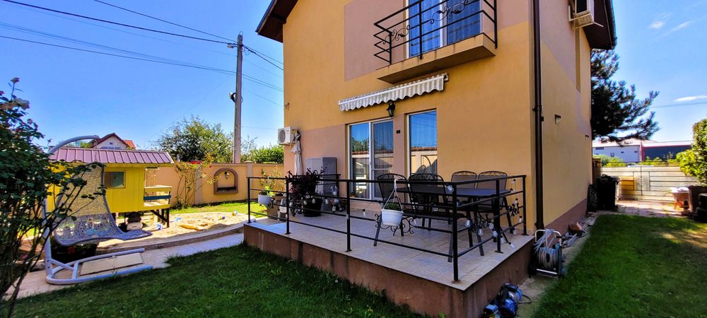 Proprietar,Vila P+1 complet utilata, curte amenajata, panouri,Domnesti