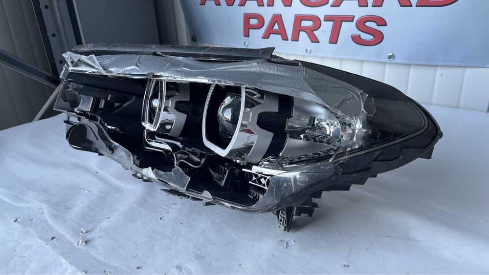 2 броя ляв и 1 брой десен фар BMW 5 G30/G31 (2017-2023)