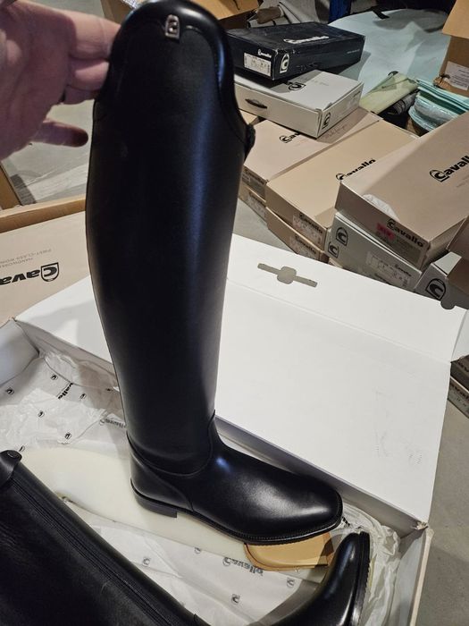 Vând cizme călărie