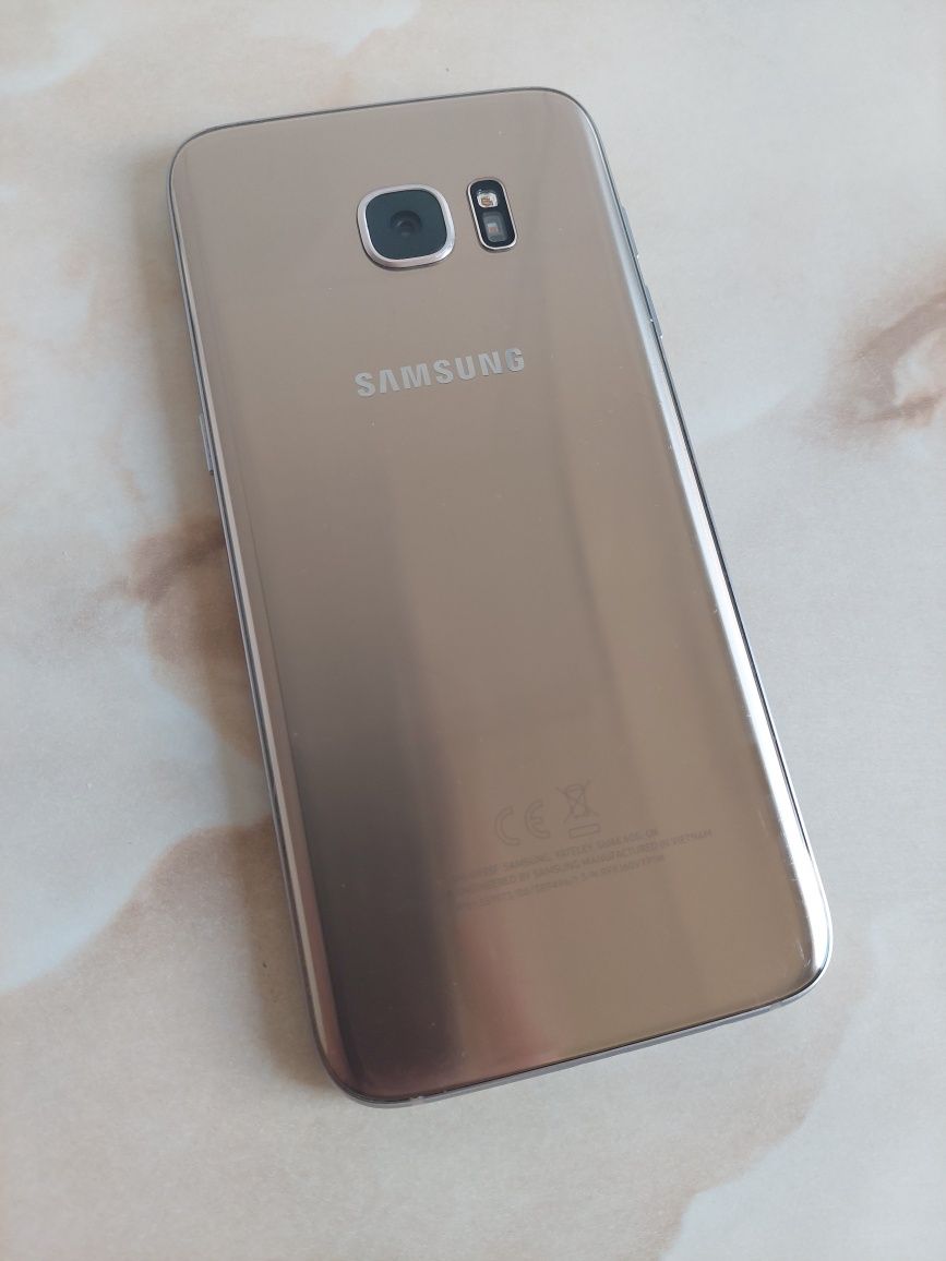 Vând Samsung Galaxy S7 Edge Gold [spart pe față dar funcțional] //poze