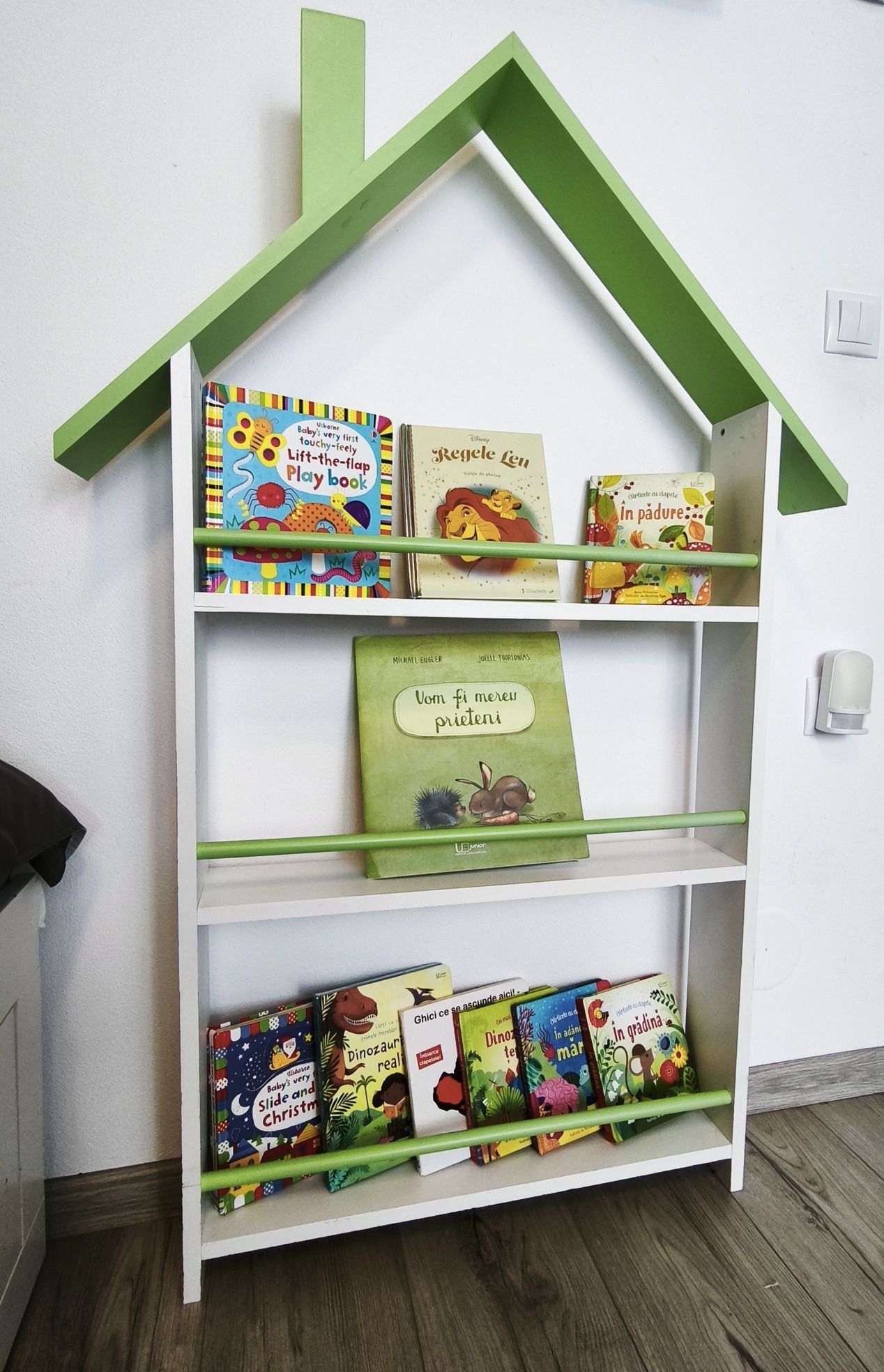 Biblioteca pt copii din lemn (tip Montessori) cu raft in forma de nor