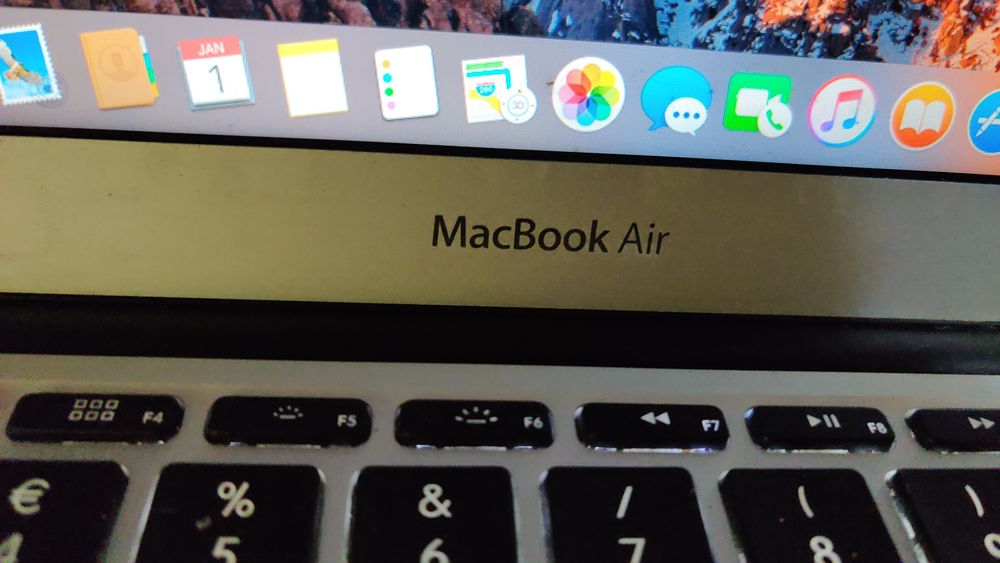 Leptop Apple air