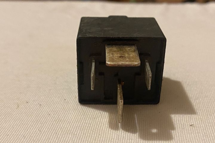 Releu 8200333352 Dacia Logan prima generatie