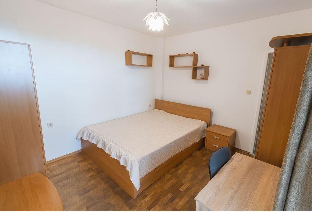 Тристаен апартамент в района на Окръжна болница!