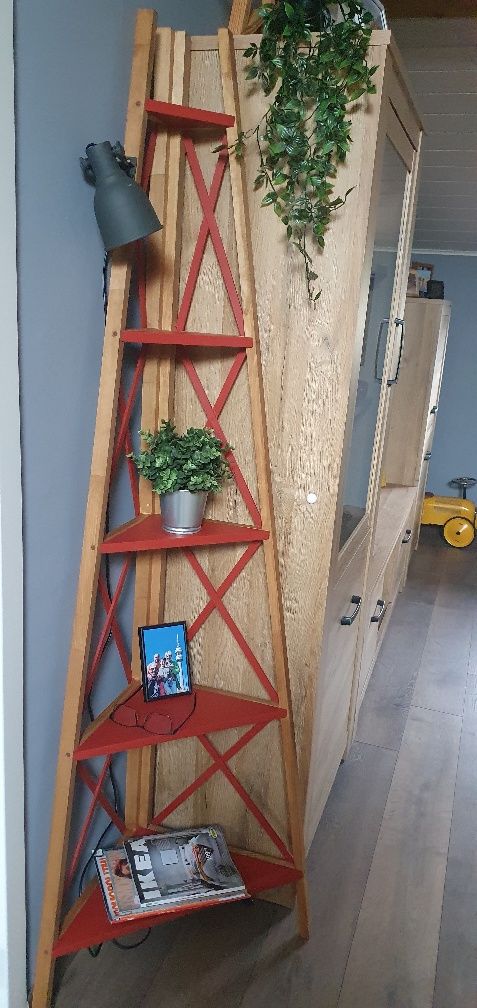 Нов модел ъглова етажерка