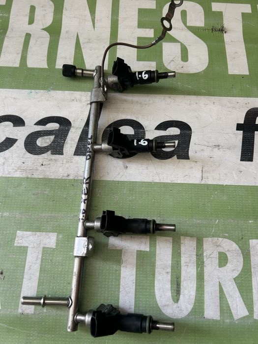 Rampă injectoare completă cu 4 injectoare Opel Astra J 1.6 benzină