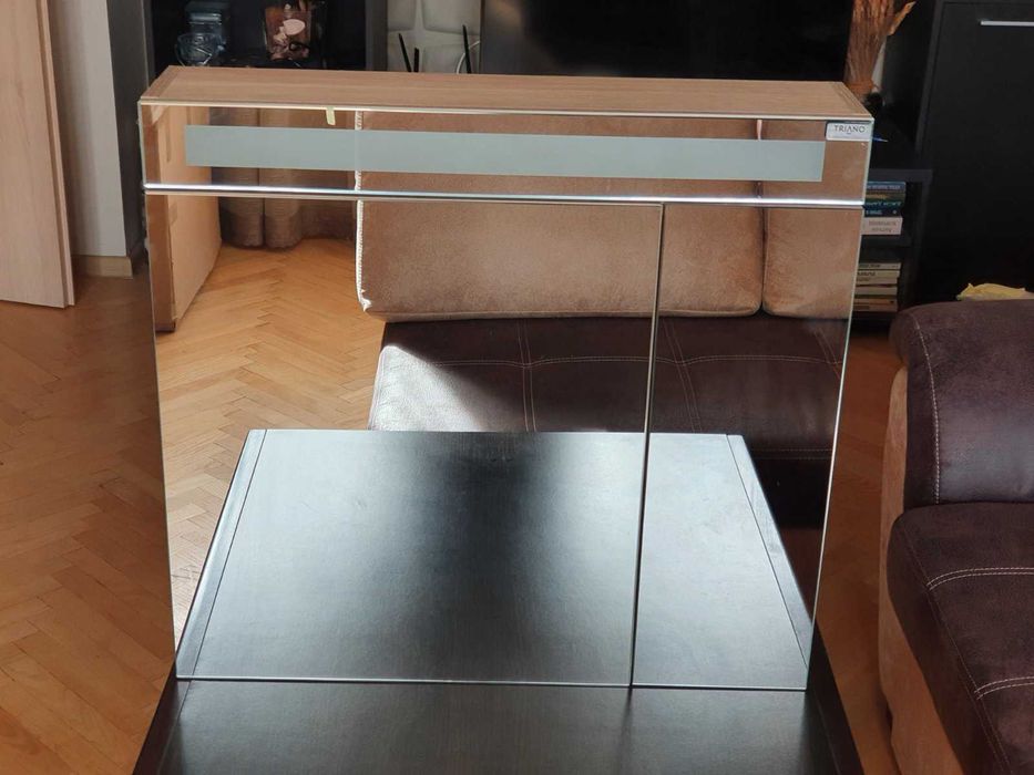 Спешно продавам поръчков комплект шкафове за баня