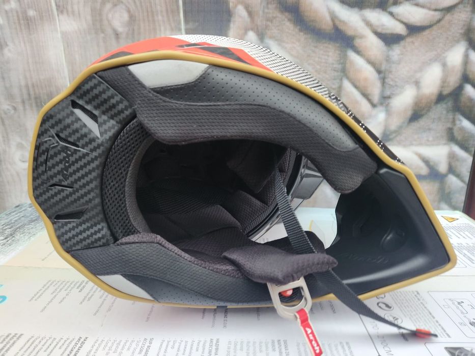 Vând casca moto Airoh Commandet Progresa Red Gloss XL 61-62