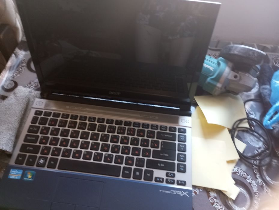 Нет бук Асер матрица разбита и hdd нет