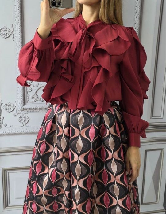 Set fustă tafta si cămașă volane. Italia