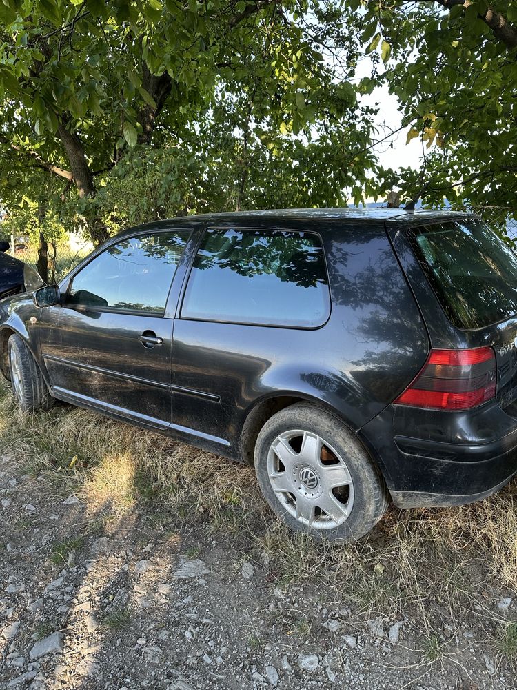 Golf 4 на части.