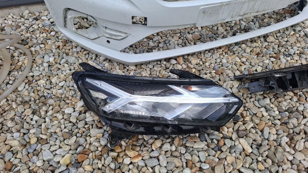 Bara fata dacia logan 3-far stinga,trager,radiatoare