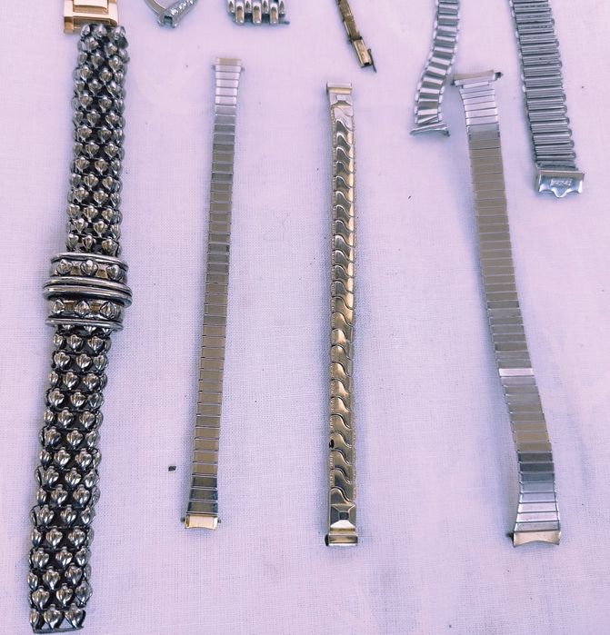Lot 10 curele pentru ceasuri de mână de damă, din metal