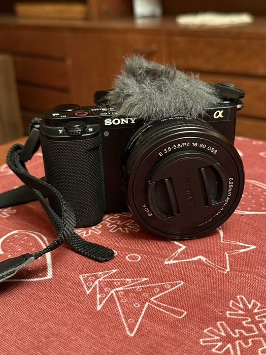 Фотоапарат Sony ZV-E10 + обектив Sony SEL 16-50mm f/3.5-5.6 PZ OSS