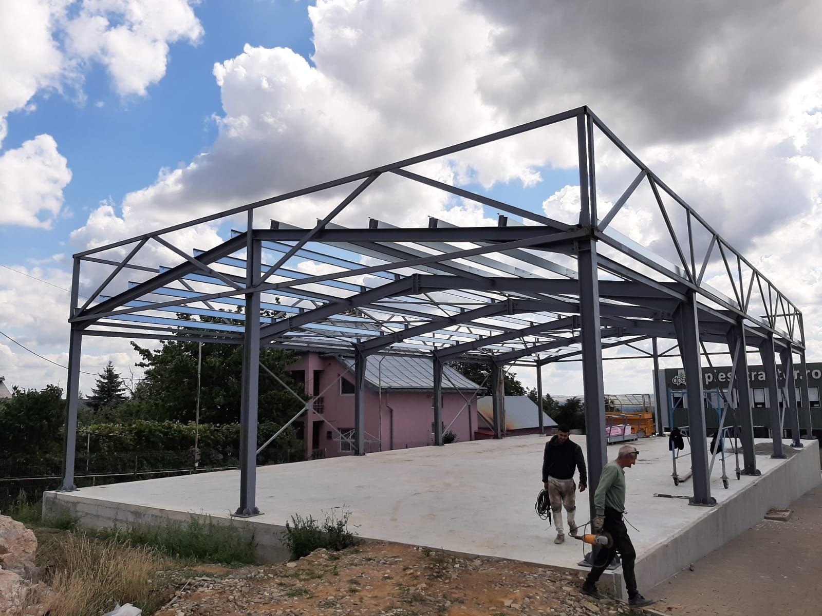 Hala industriala pe schelet metalic mai multe dimensiunii pe stoc