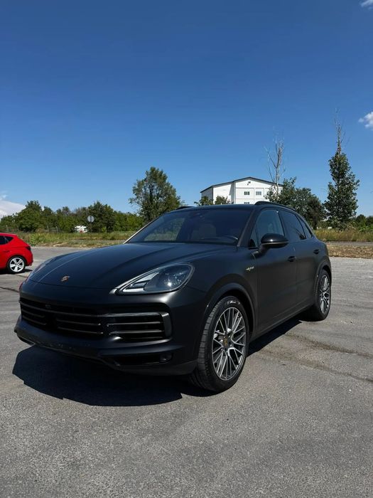 Porsche Cayenne Porsche Cayenne e-hybrid PLATINUM Edition-interior deschis la culoare