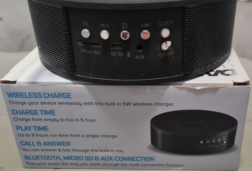 Boxa bluetooth + incarcator wireless + radio FM + ceas + acumulator