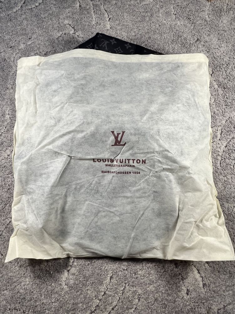 Чисто Нов Louis Vuitton Черен Сак