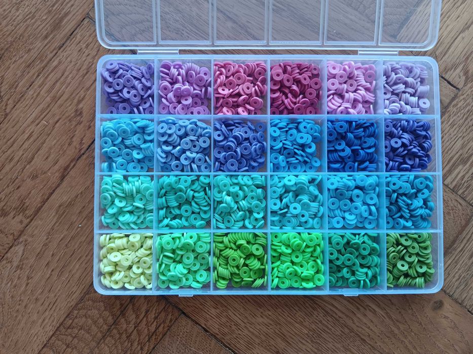 Мъниста за правене на гривни, гердани и други.