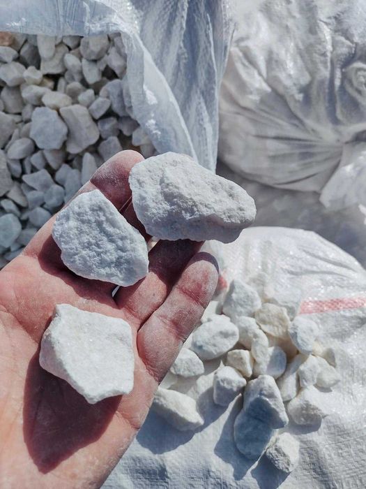 Marmura alba decorativă