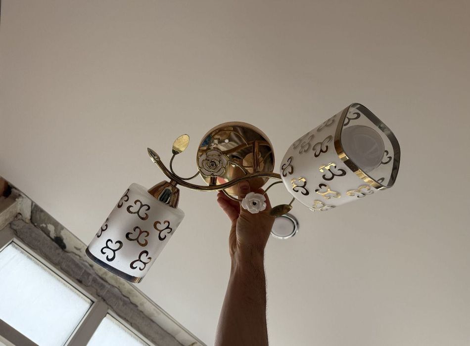 Продам красивую люстру