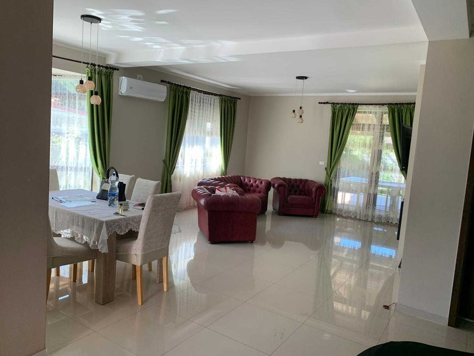 Vilă modernă și spațioasă cu grădină — Giroc, la intrare în Timișoara