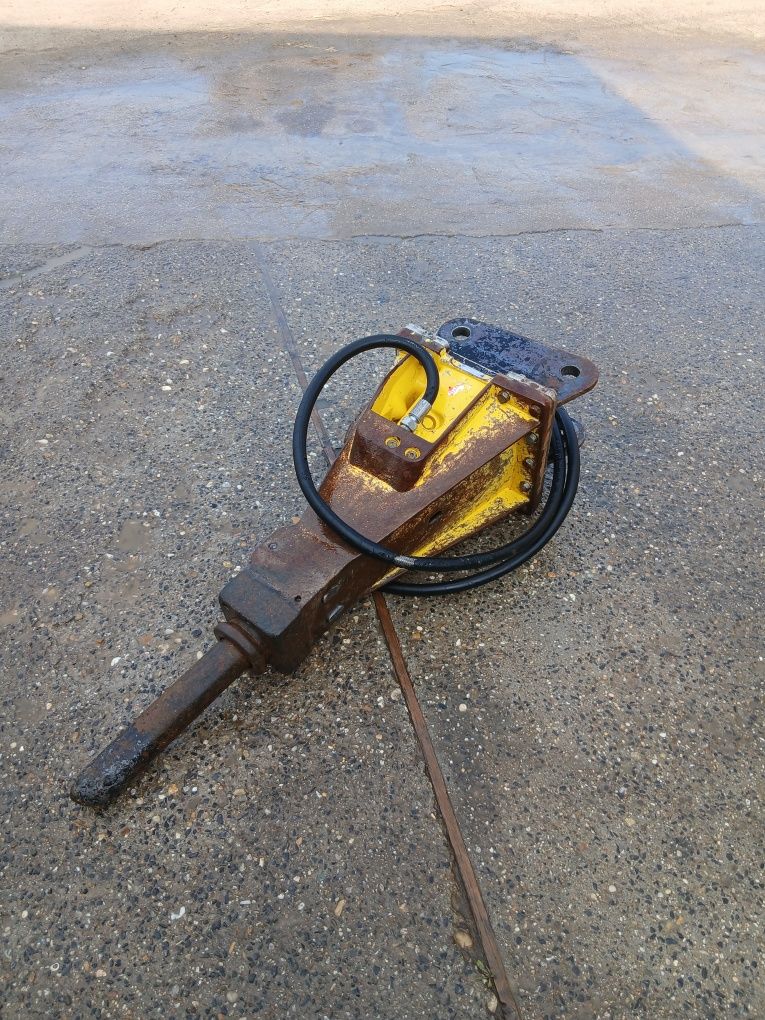 Чук за багер.  Atlas copco sb300