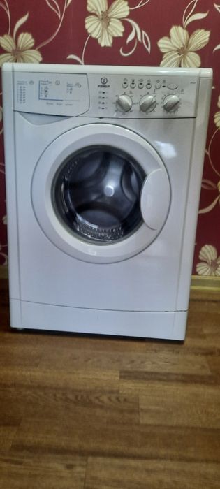 Продам стиральную машину INDESIT. Б/У в хорошем состоянии. Все работае